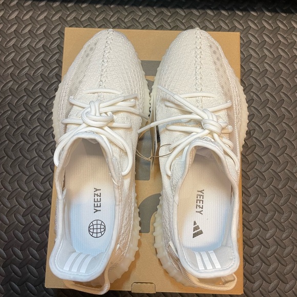 YEEZY Boost 350 V2 Bone Size 10 - Picture 6 of 6